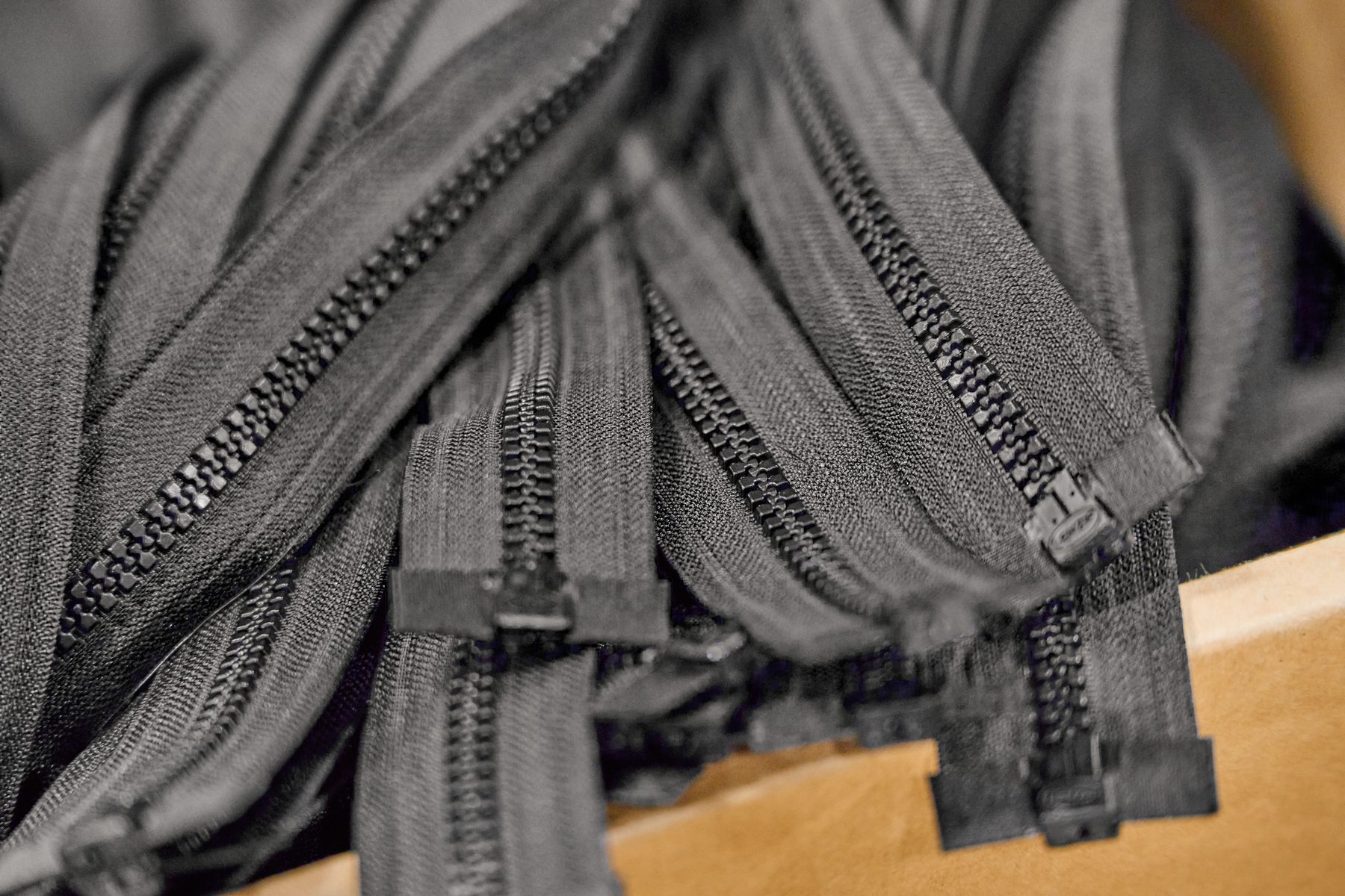 Lenzip zipper production and finishing equipment